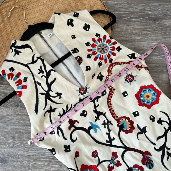 Alice + Olivia jacki embroidered sheath dress - Picture 5 of 10